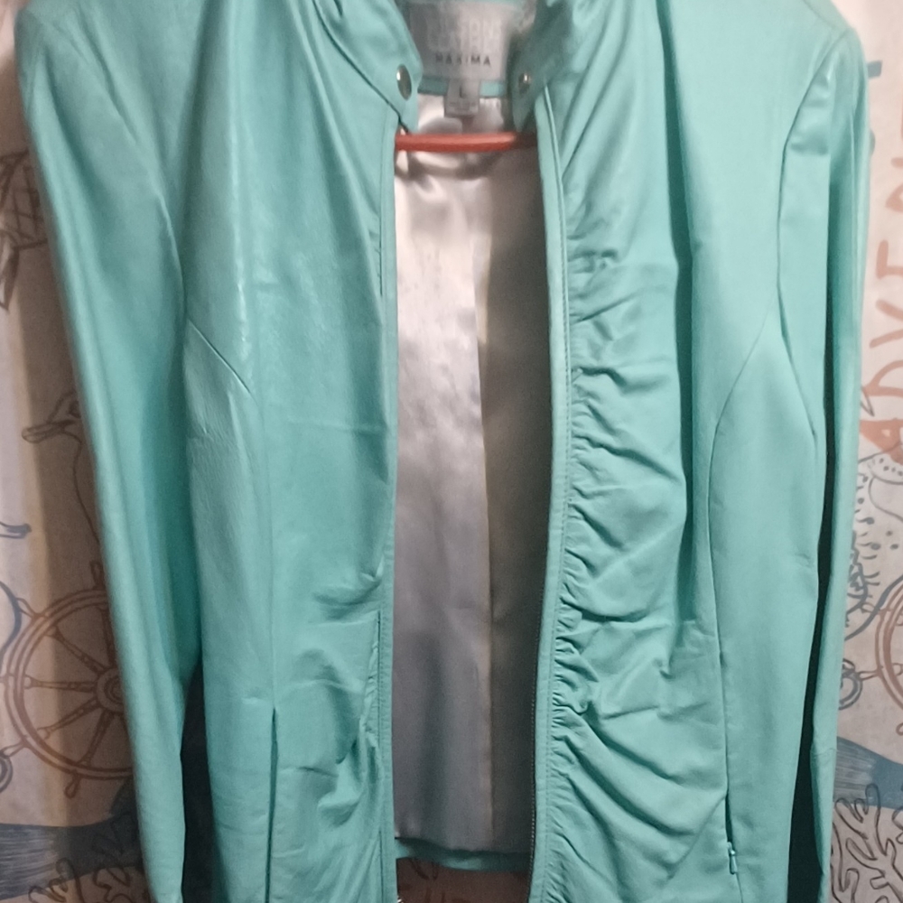 Womens fitted leather jacket